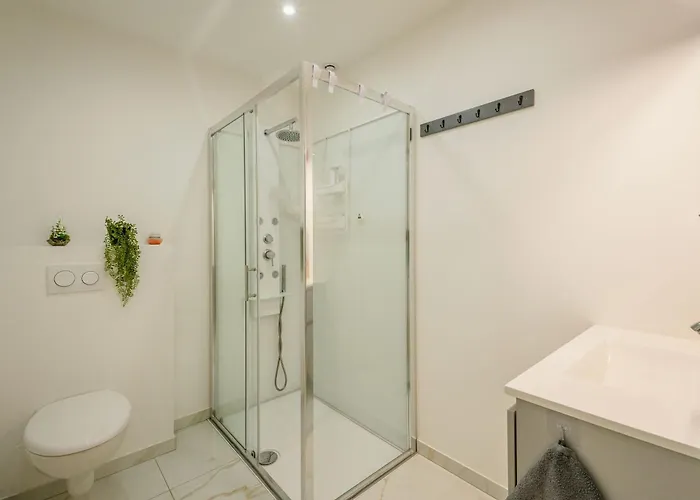 L'echappee Belle Nyaraló *